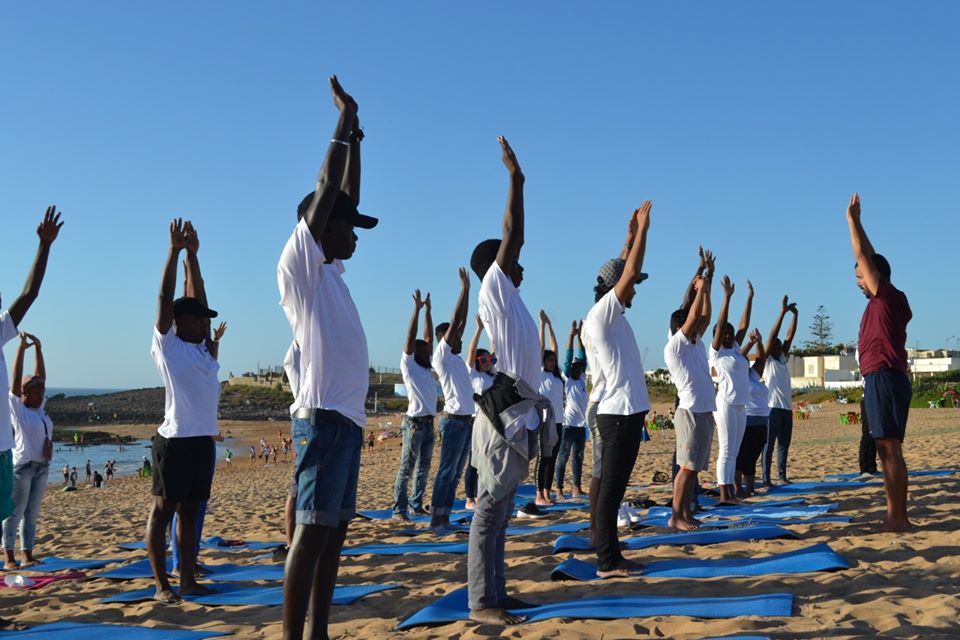 Le cours de yoga recommence – à la Fondation Orient-Occident de Rabat.